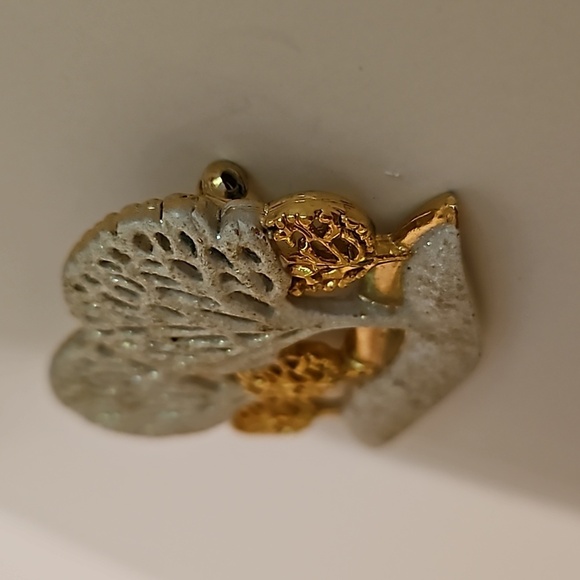 AJC AMERICAN JEWELRY CO. Goldtone & Enamel Sparkle Tree Brooch - Picture 4 of 6